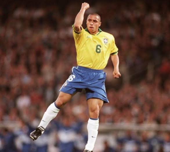 HtonStore's tweet image. Muitos dizem que é o melhor lateral de todos os tempos, concordam ? 
👉🏾👉🏾👉🏾