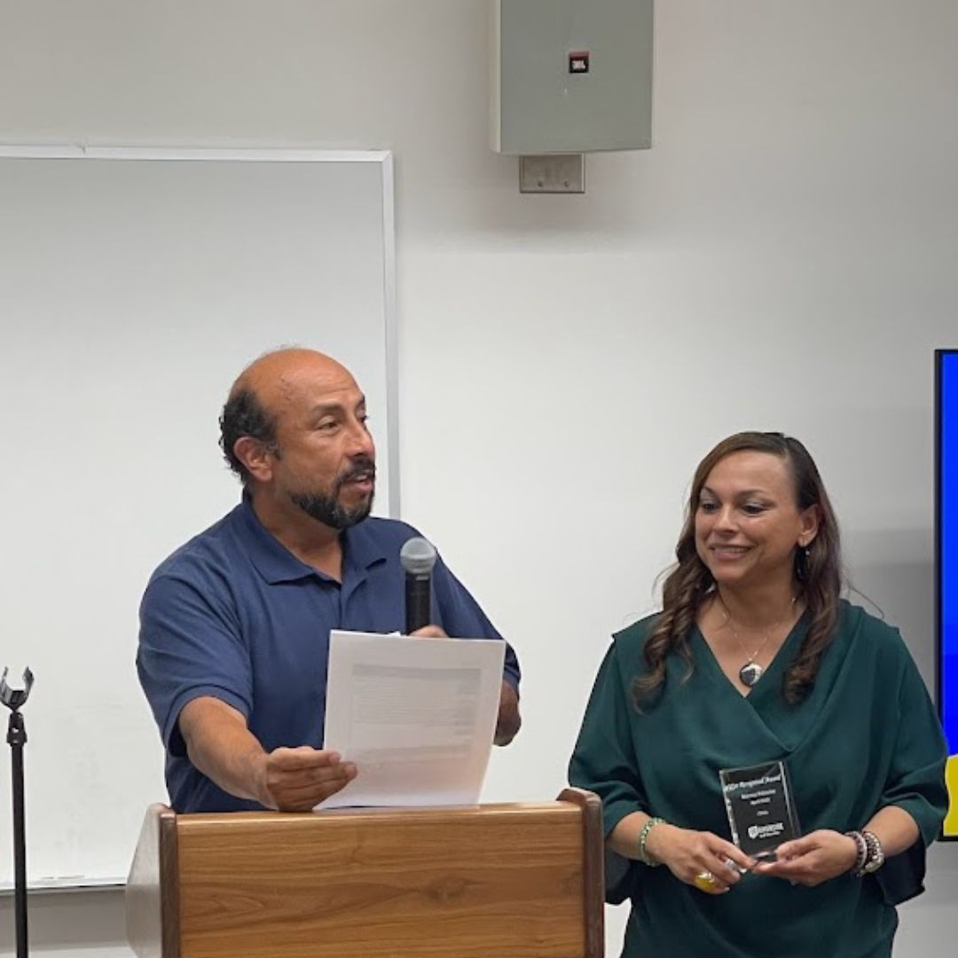 UCRSA's tweet image. Celebrating outstanding achievements at the Staff Assembly Get Recognized ceremony! Congratulations to all the award recipients! 🎉🏆 Check out the highlights from the ceremony: ecs.page.link/GnCkv #StaffAssemblyAwards #GetRecognized #UCR #OutstandingAchievements