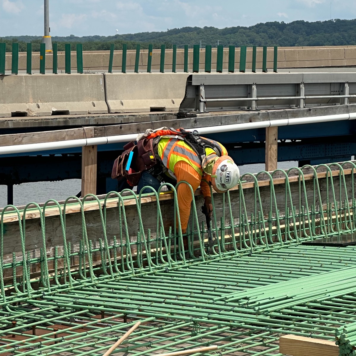 MidAmCarpenters's tweet image. Work continues on the McClugage Bridge in Peoria. Our members have been installing chamfer strips and doing bracing under the bridge. The new bridge, which will increase safety and reduce travel times, is expected to be completed this year.
#Local237 #MidAmCarpenters
