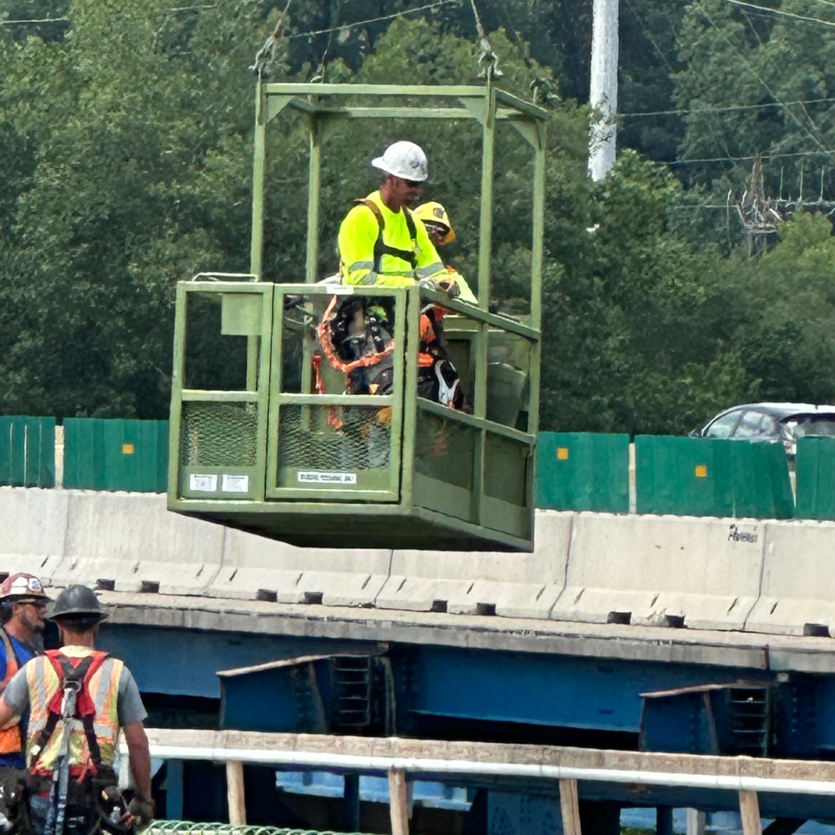 MidAmCarpenters's tweet image. Work continues on the McClugage Bridge in Peoria. Our members have been installing chamfer strips and doing bracing under the bridge. The new bridge, which will increase safety and reduce travel times, is expected to be completed this year.
#Local237 #MidAmCarpenters