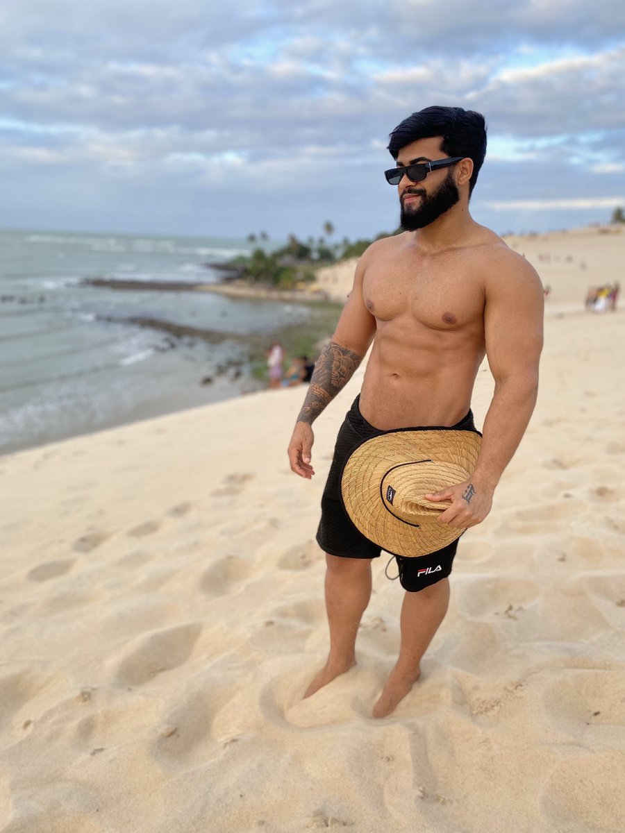 matheusfrancomf's tweet photo. Eita,Nordeste da peste,
Mesmo com toda sêca
Abandono e solidão,
Talvez pouca gente perceba
Que teu mapa aproximado
Tem forma de coração.
E se dizem que temos pobreza
E atribuem à natureza,
Contra isso,eu digo não.
Na verdade temos fartura
Do petróleo ao algodão.🌵❤️
#genipabu https://t.co/jyNDWoNQsW