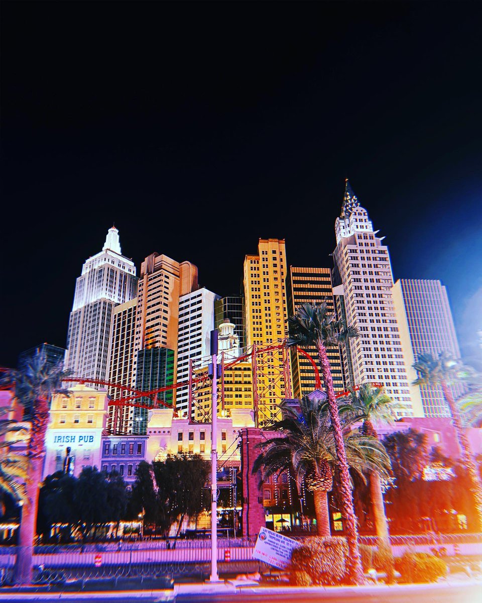 Utopian city in the middle of a dessert