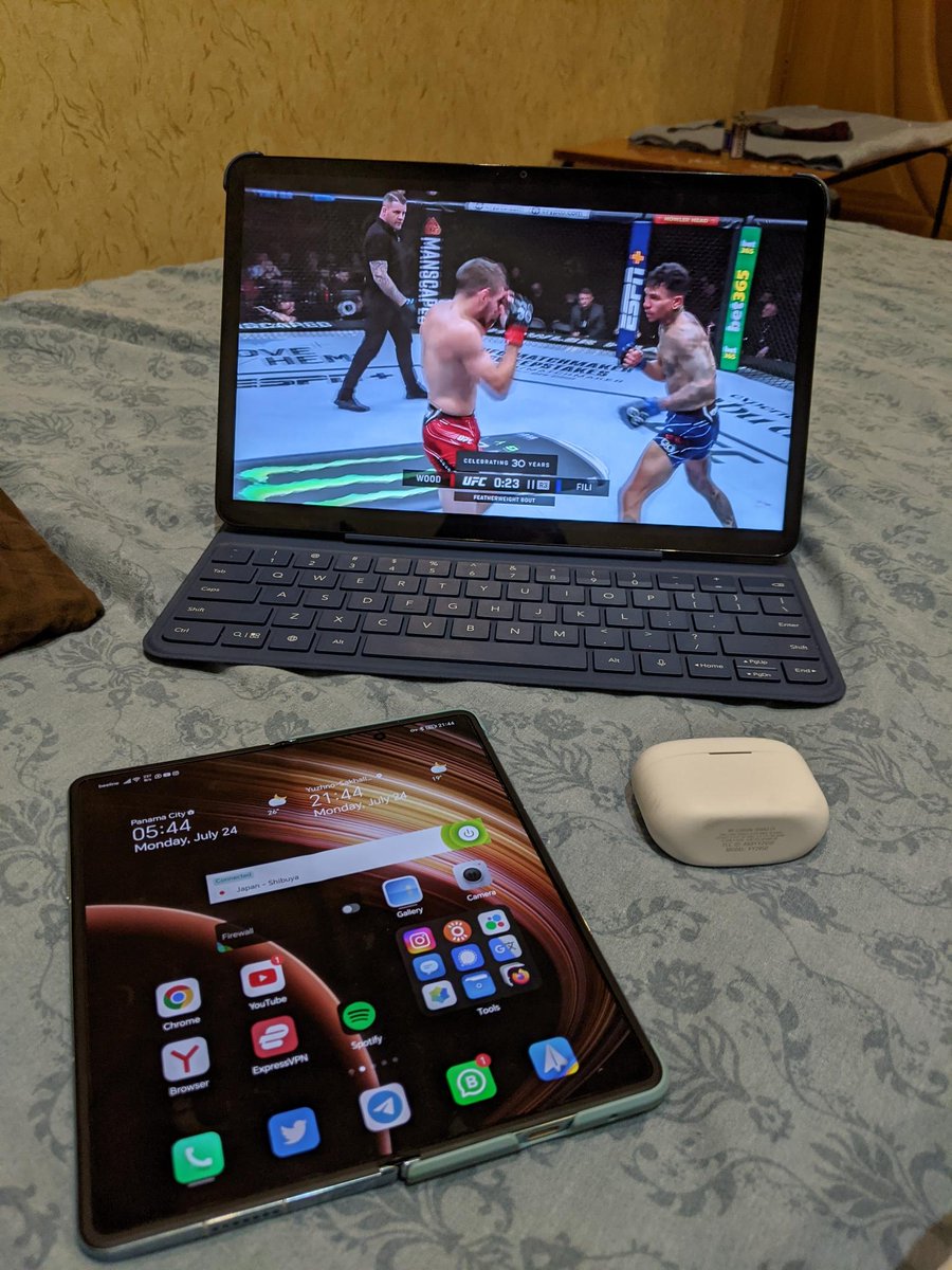 Lukian_777's tweet photo. My daily setup
#Geek #mobile #setup #dailydriver #foldablelife @Honorglobal Magic Vs and Tab 8 https://t.co/vgUjQ8NdYI
