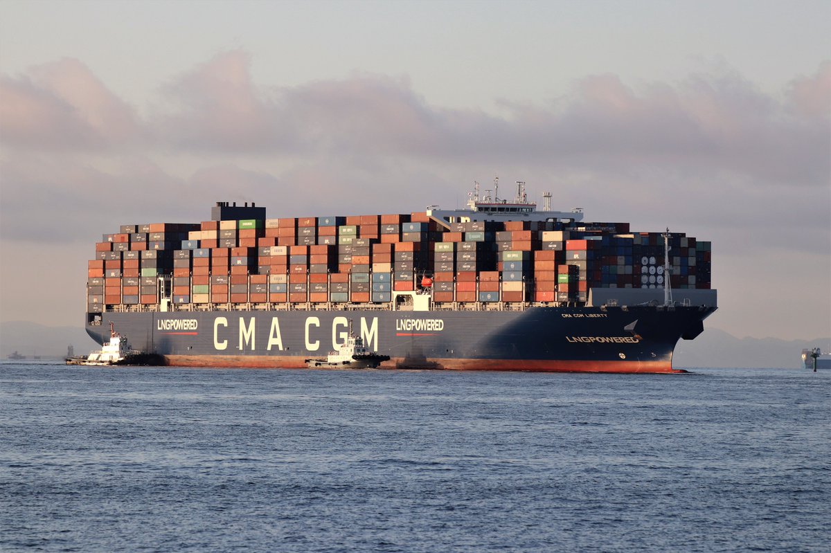 panamaru2's tweet photo. 07月の早朝 #CMA_CGM が #ACSA1 に投入した #LNG_powered_container_ship #CMA_CGM_LIBERTY #IMO9897793 GRT150783t 14806TEU が横浜港に初入港しました。本船は #CMA_CGM が22隻建造予定の #Argentina_class のうち 17隻/5隻建造中の #LNG_powered_container_ship グループに属しています。20230724 https://t.co/YIgEnOkOo6