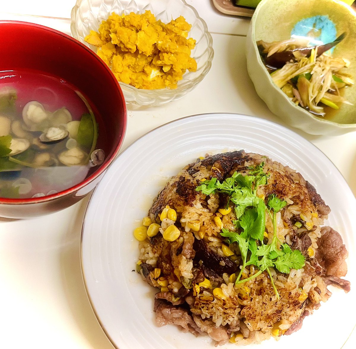 昨夜のお料理配信🍽
⚫︎ペッパーライス
⚫︎かぼちゃさつまいもチーズサラダ
⚫︎ナスと胡瓜のおひたし
⚫︎しじみ汁
とうもろこし旬ですね🌽甘くて美味しい✨リスナーさんのアドバイスで芯を炊飯器に入れてご飯と混ぜ混ぜ。風味良し味良し👍
#自炊記録 #料理好きさんと繋がりたい #旬を味わおう