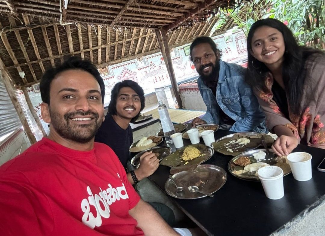 Dhananjaya_Fans's tweet photo. Good Morning 😊

@Dhananjayaka @baadalvirus
@PruthviShamanur 

#DaaliDhananjaya #Dhananjayafans https://t.co/vzl4KxefVv
