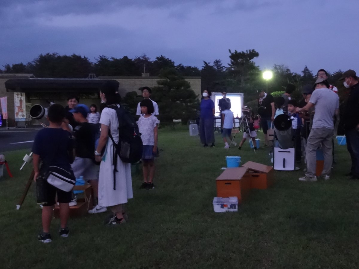 hiroshima_prms's tweet photo. 7月21日(金)、 #MISTEE (三次科学技術教育協会)との共催で、スペシャルイベント #夏の星空かんさつ を開催しました。19時30分開始でしたが、50名を超える皆さんに集まっていただきました。 #みよし風土記の丘 https://t.co/ZJffW414Di