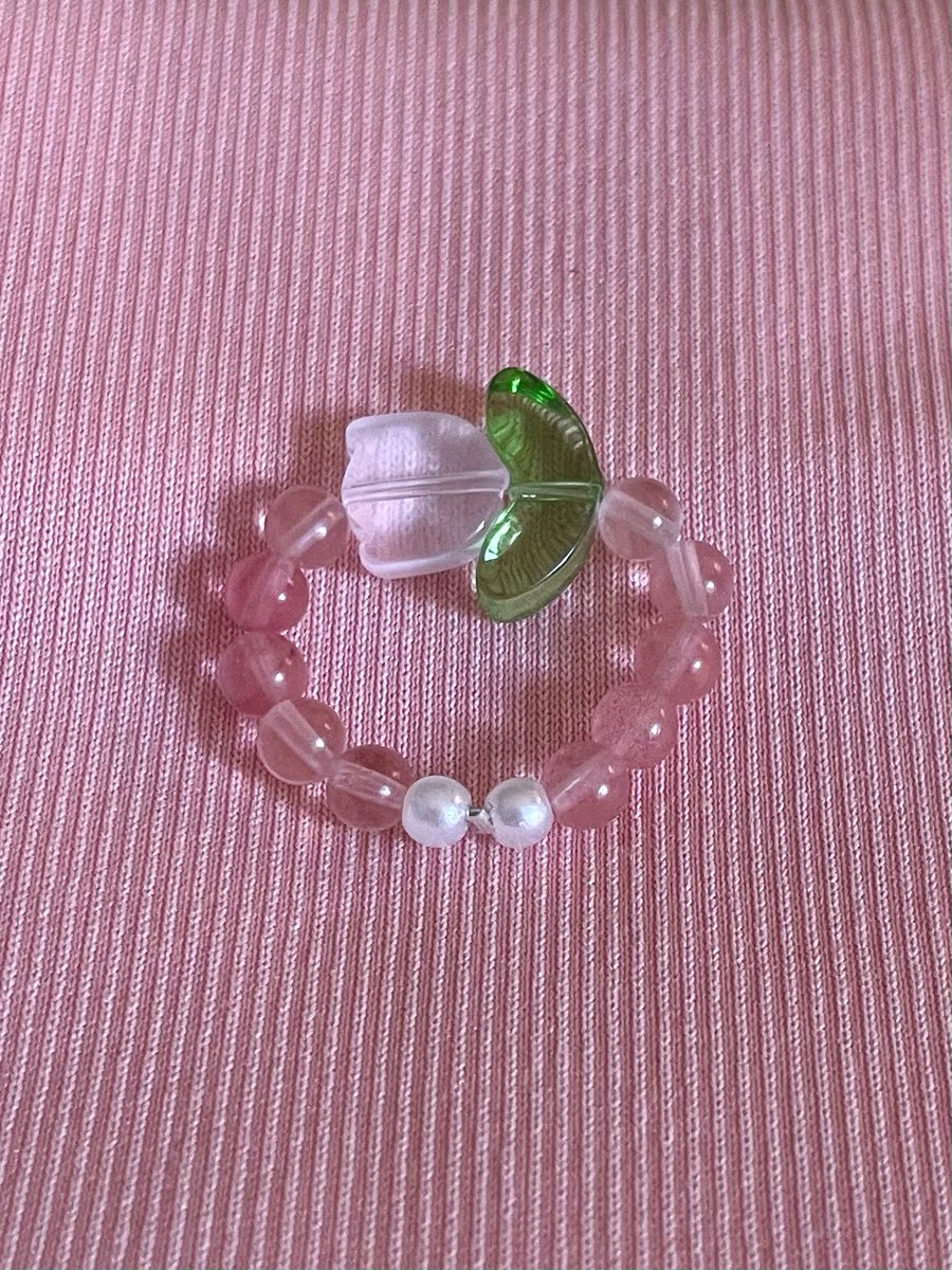 GlitterBugzCo's tweet photo. 🩷💚🌷Tulip Elastic Ring🌷💚🩷 ✨✨$1.50 ON ETSY NOW!!✨✨#elasticring #beadedring #bead #tulip #flowers #yay #pink #stone #stonebeads #pinktulip #greenery #shop #girldinner #OneAndOnly #rings #statementring #jewelry #cutejewelry #dainty #shiny #MyFriendlyNeighborhood https://t.co/4vXS2M3Rwq