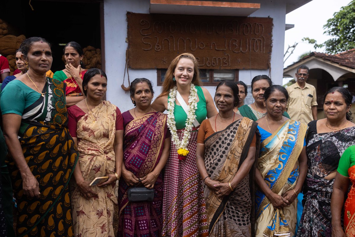 KeralaTourism's tweet photo. A visit to the Kadalundi coir society was an illuminating experience for the participants of the Kerala Blog Express.
#Kadalundi #Coir #ResponsibleTourism #KeralaBlogExpress #KBE #KeralaBlogExpress7 #KBE7 #BloggersTrip #StoryTellers #TravelForGood #KeralaTourism https://t.co/1ewHO64ZWb