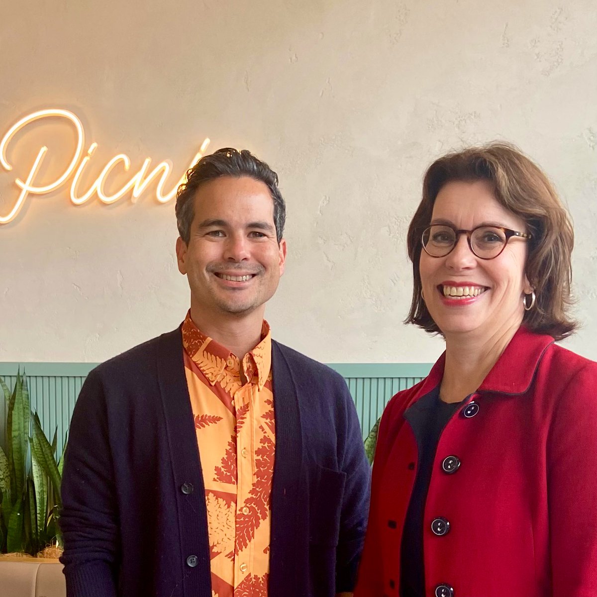AusCGHonolulu's tweet photo. I’m thrilled Aussie conductor @danealam will be Hawai‘i  Symphony Orchestra’s first Music Director! Dane and I caught up in Brisbane before he flew to Hawai‘i.

More details on the fabulous concerts planned are at https://t.co/9BLiRvqMRz https://t.co/SkFdxpO67h