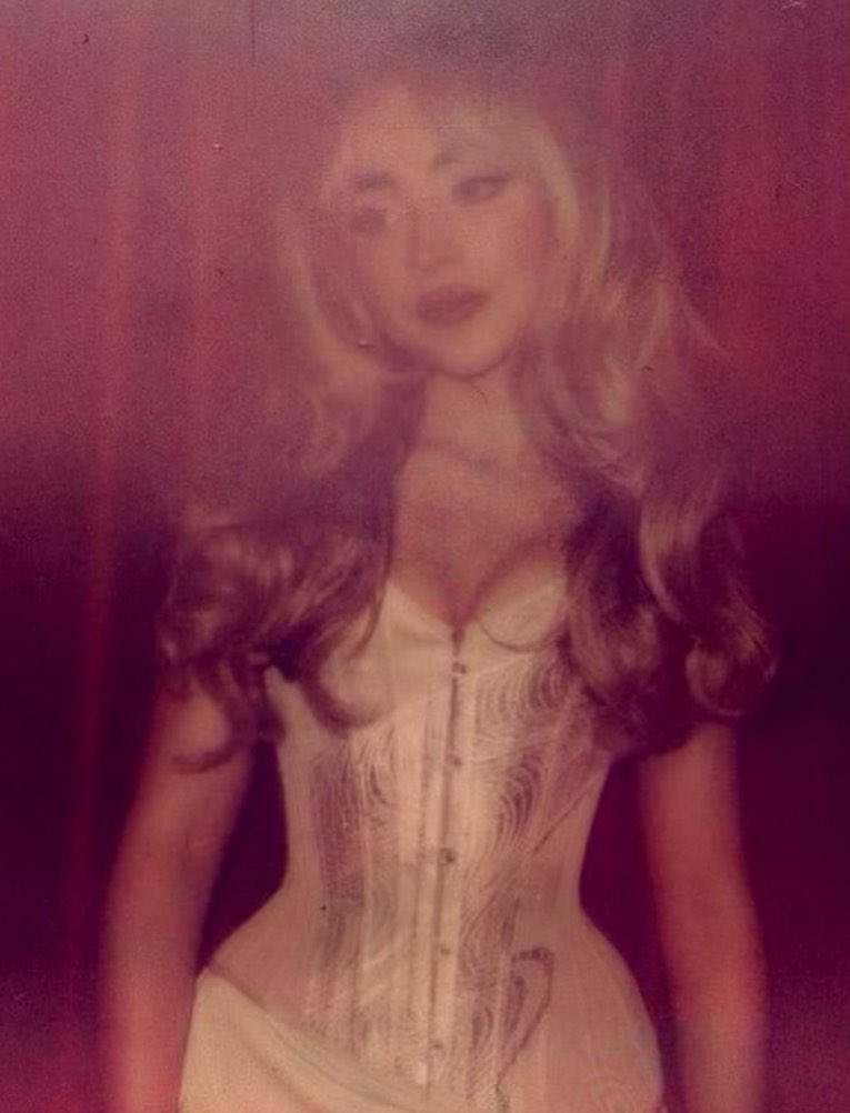 muglare's tweet photo. need a full tour of these cute ass corsets she wears on her tour https://t.co/myT9wd5Cco