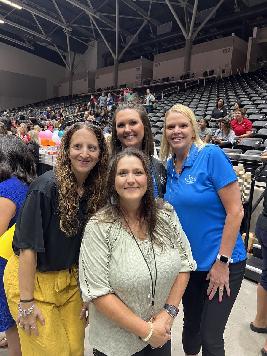 Spent the morning welcoming our newest staff members to the GISD family. Fortunate enough to run into friends, too! #welcomeneweducators #choosegisd