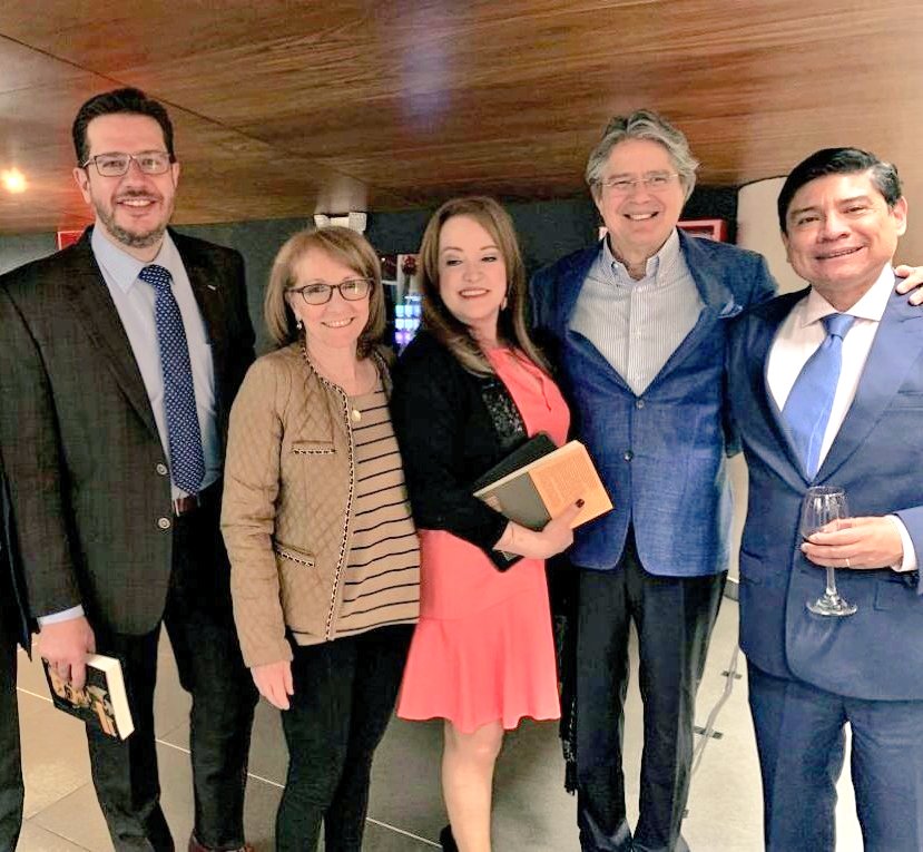 relicheandres's tweet photo. Qué mal envejeció esta foto. https://t.co/Yt342uax9L
