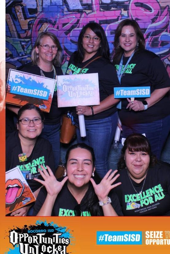 Laura R Moya tweet media