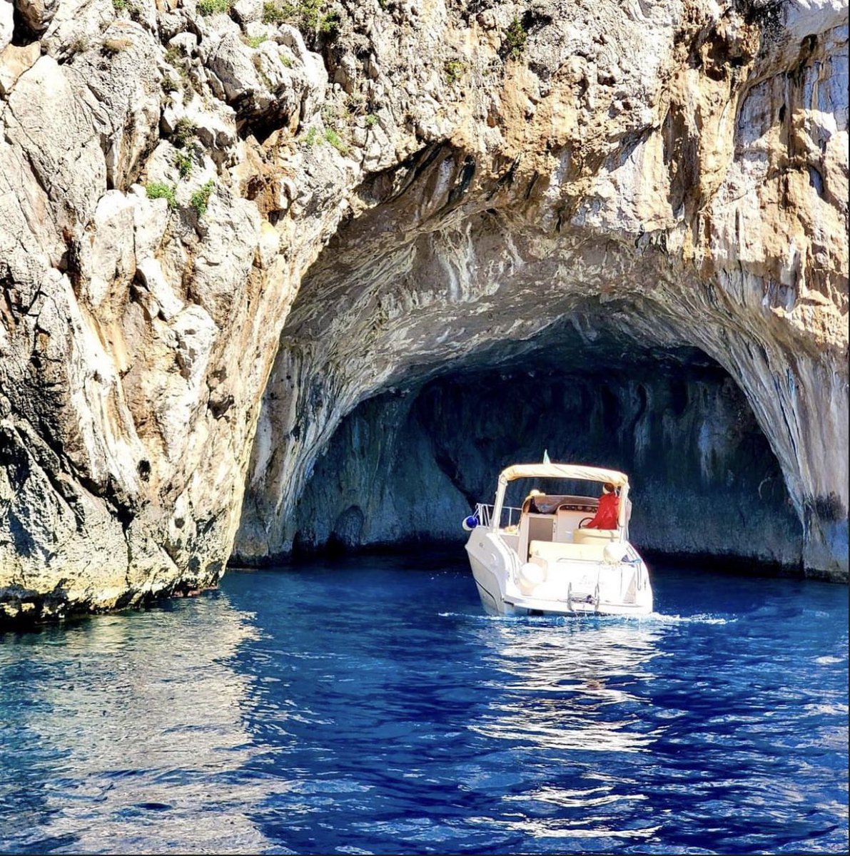 kymberlynlacy's tweet image. Counting Down The Days, Until Vacation! Only 20 Days Until Vacay! Where Do You Vacation? This Year I’m Spending A Week In The Amalfi Coast &amp;amp; A Week In Tanzania 🇹🇿 #mybestfriendmademedoit #icantwaittowoosah #muchneeded