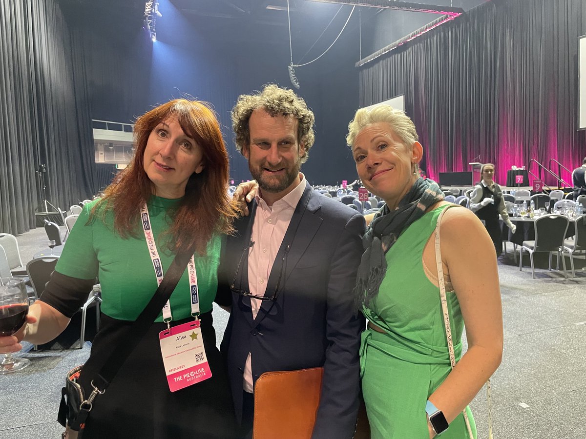 bberquist's tweet photo. Green green, and a hint of pink. #intled powerhouses at #Pielive23. @amybakerThePIE Kent Anderson @AilsaLamont https://t.co/MOePG1gzMD