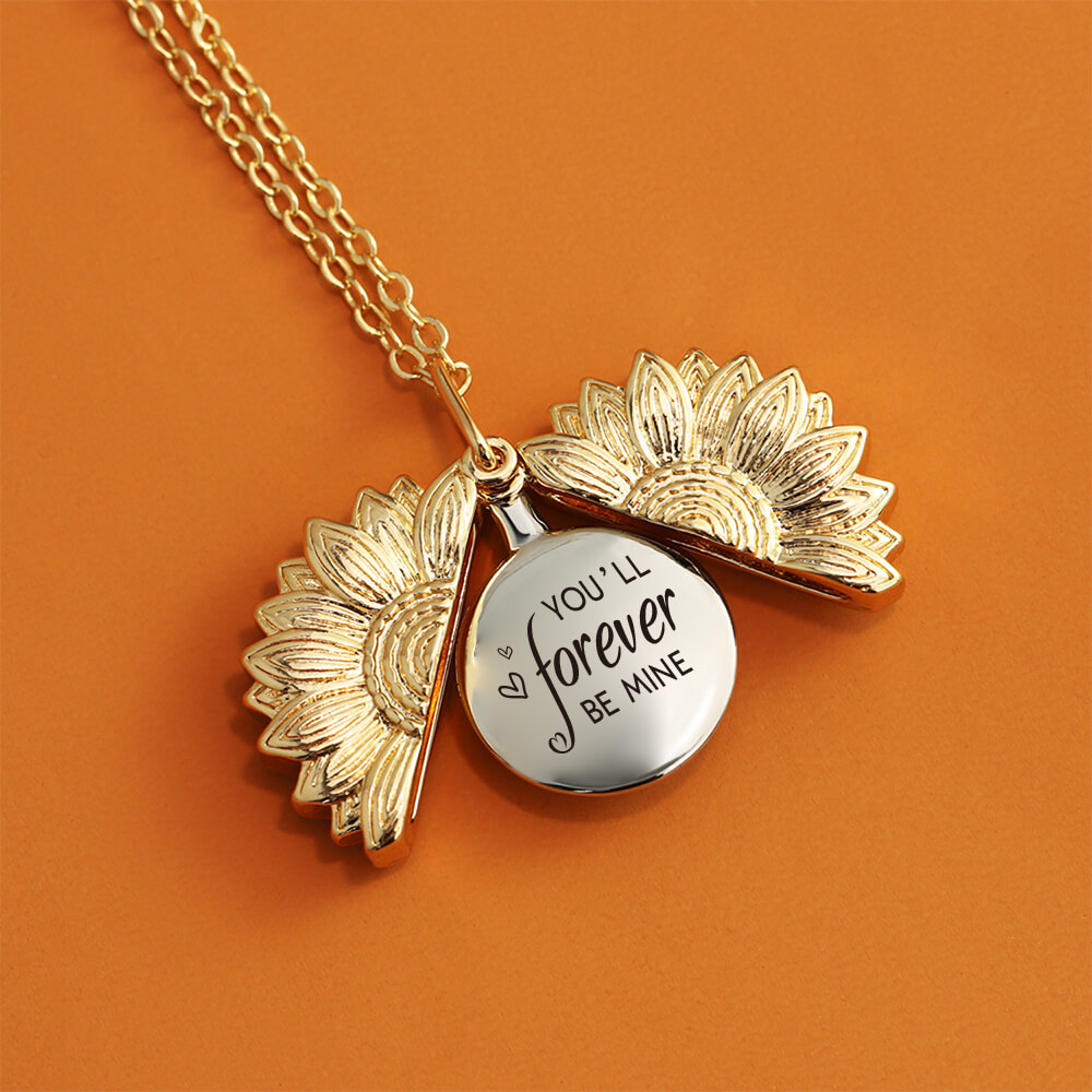 Sunflower-Shaped Personalized Custom Disc Pendant Gold Engraved Text Necklace 💯💯😍

#sunflowernecklace #personalizedgifts #personalizednecklace #engraved #engravedgifts #engravednecklace #laserengravedgifts #fashionnecklace #beautifulnecklace