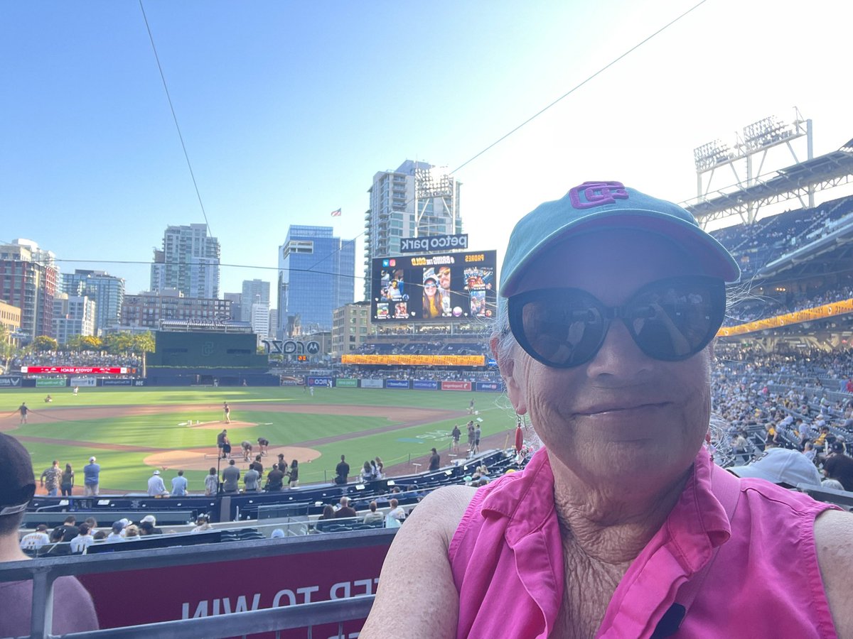 irenemcmack's tweet photo. Back in my happy place.  @Padres #BringTheGold https://t.co/gl1i6yZ7xd