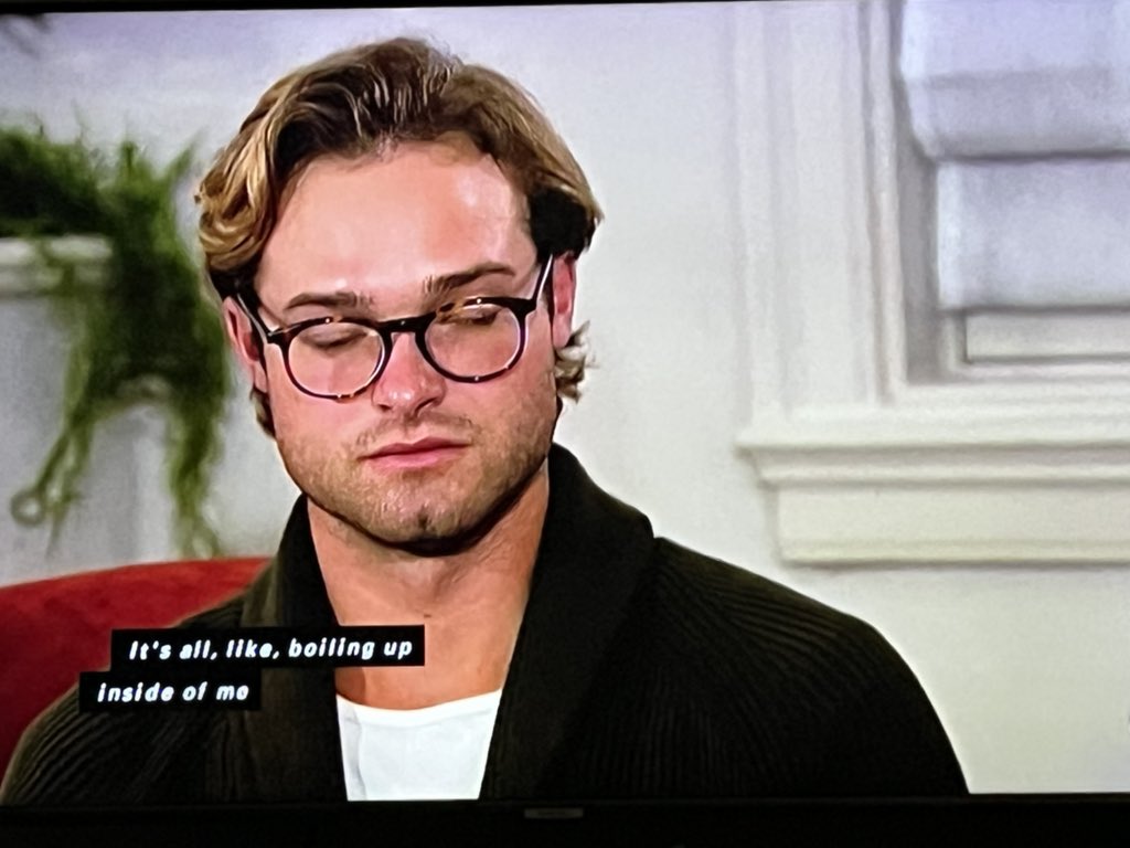 i couldn’t put my finger on it before but sean has major twist villain in a disney channel original movie energy #TheBachelorette