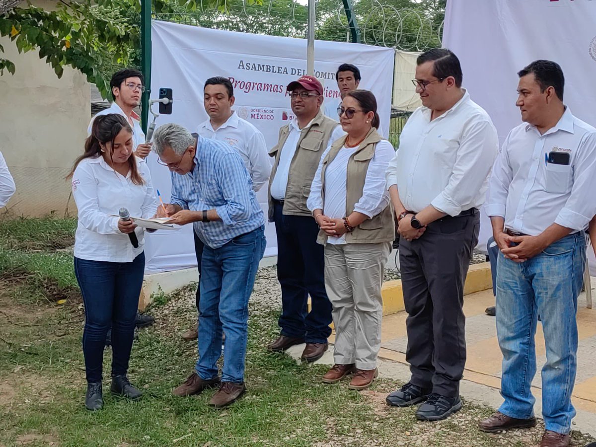 Raul_PaulinH's tweet photo. Hoy tuve el honor de presidir en #Chiapas las Asambleas de los Comités de Programas para el Bienestar. Durante estas reuniones, discutimos ideas y estrategias para mejorar el bienestar de nuestra comunidad. 💪 #Bienestar #ChiapasUnido #ComunidadFuerte #TrabajoEnEquipo https://t.co/yqYbmeQZTG