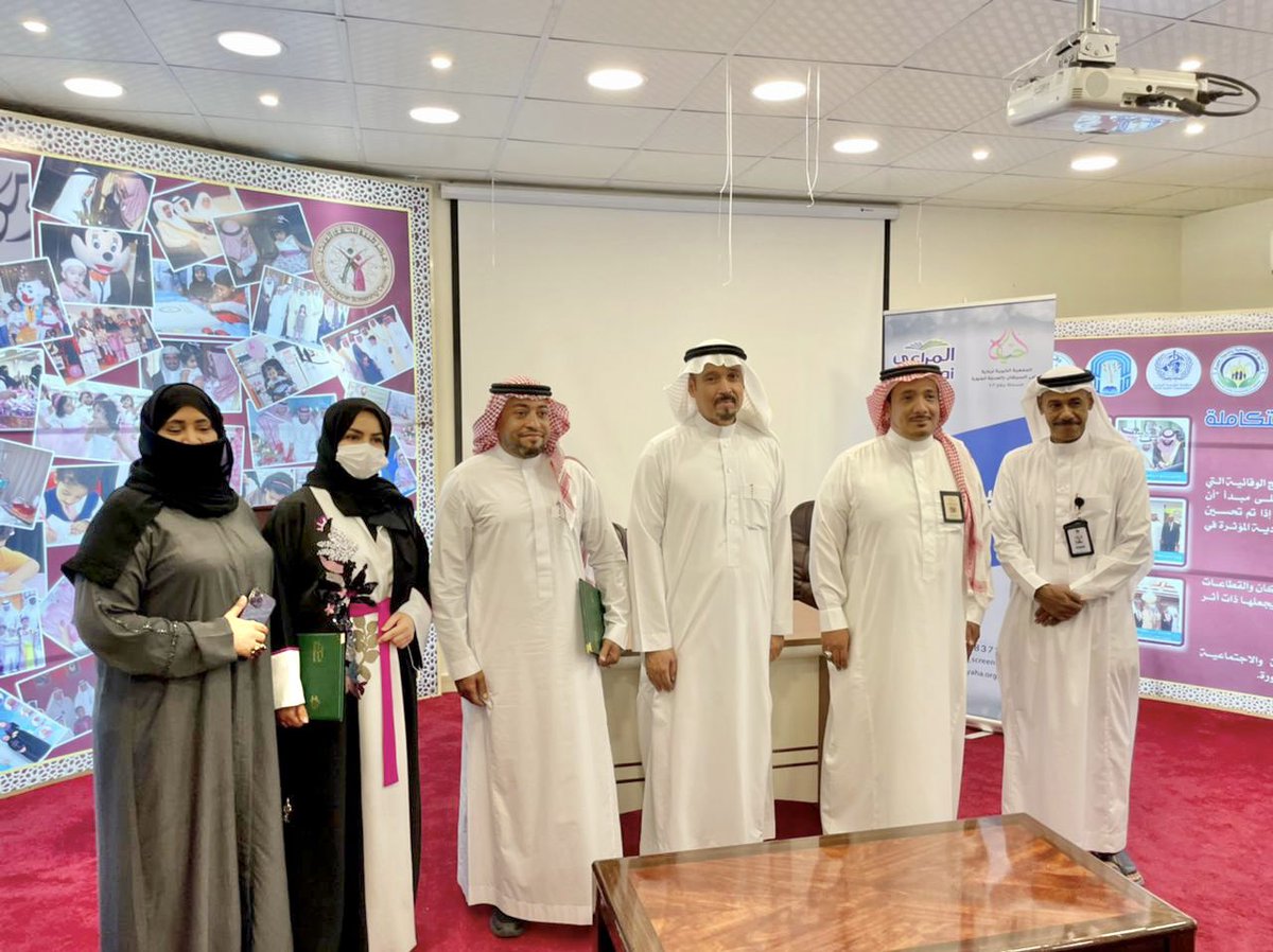Ayman_Arafah's tweet photo. تشرفت بحضور توقيع اتفاقية تعاون بين @almarai شركة المراعي و @ahyahama الجمعية الخيرية لمرضى السرطان أحياها https://t.co/1v3wSqBeWJ
