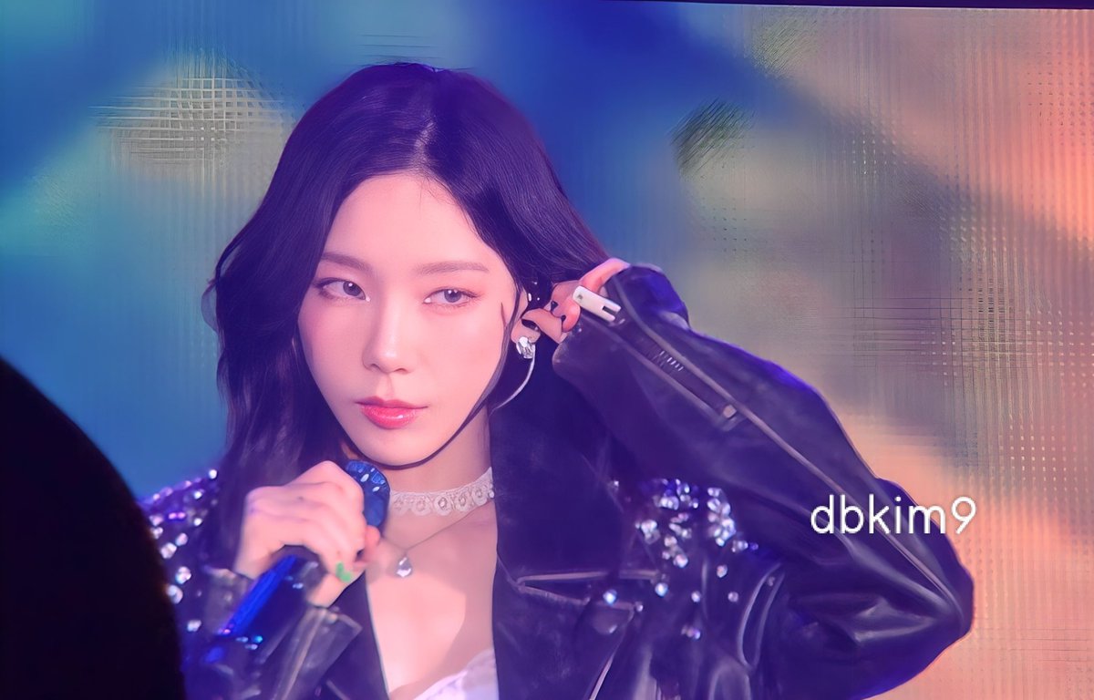 _dbkim9's tweet image. [22 Juli 2023]

From : at least pernah lihat Taeyeon in real life sekali seumur hidup untuk mengobati rasa penasaran setelah jadi fans 11 tahun lebih. 
To : gak mau tau! Pokoknya aku harus ketemu Taeyeon lagi kalau Taeyeon ke Indonesia! 😭💜

#TheODDOfLOVE_in_JAKARTA