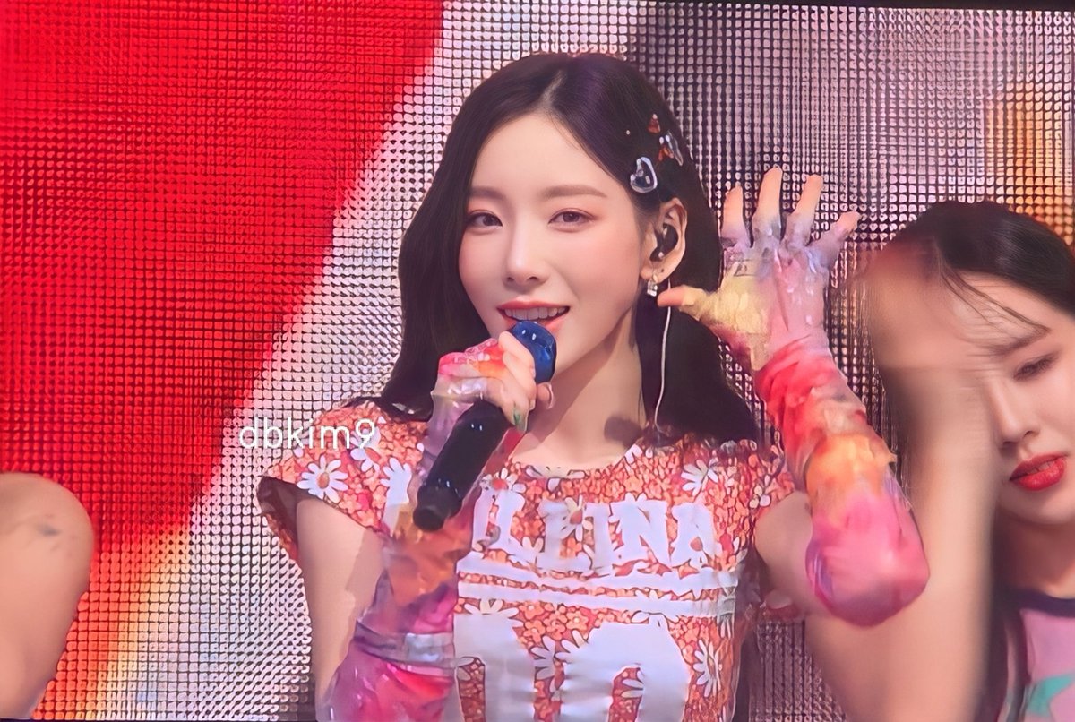 _dbkim9's tweet image. [22 Juli 2023]

From : at least pernah lihat Taeyeon in real life sekali seumur hidup untuk mengobati rasa penasaran setelah jadi fans 11 tahun lebih. 
To : gak mau tau! Pokoknya aku harus ketemu Taeyeon lagi kalau Taeyeon ke Indonesia! 😭💜

#TheODDOfLOVE_in_JAKARTA
