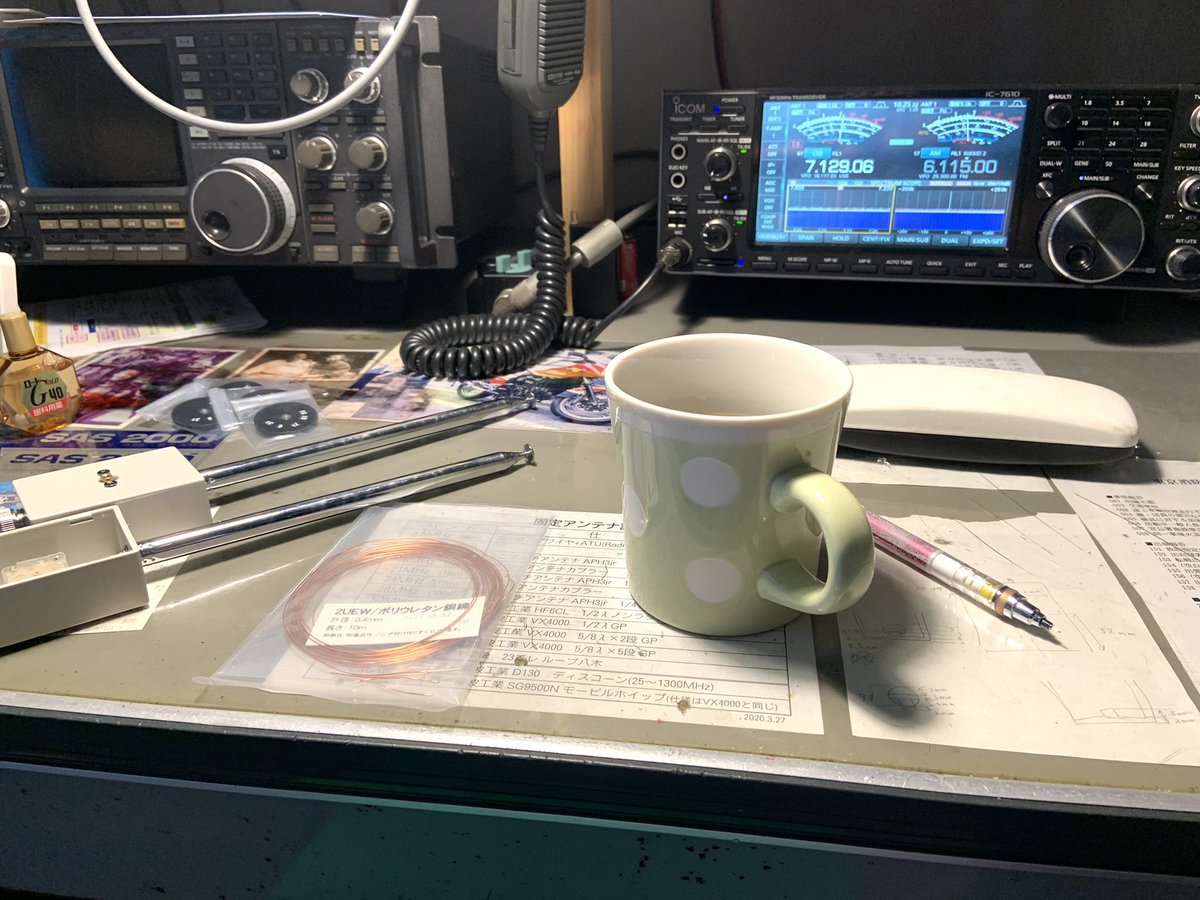 JF1QHZ's tweet image. コーヒータイム☕️
2年ぶりくらいに作ってるとコイルの巻き数、UEW線やリード線の切り出し寸法を忘れて難儀しています💦