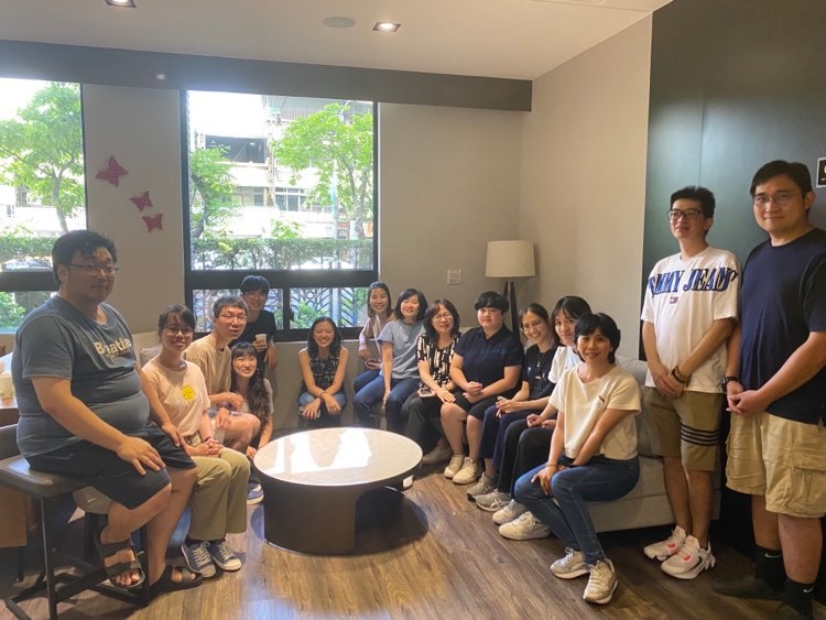 CKhuang_IPMB's tweet photo. Thanks! @Shu_IPMB for the invitation to housewarming party, having a delightful lunch with delicious food, tasty salsa sauce, grilled chicken, and seafood stew... It was a memorable afternoon filled with gratitude for @Shu_IPMB, Prof. Yeh, Rachael, and all wonderful lab members. https://t.co/hyY7qaJBnZ
