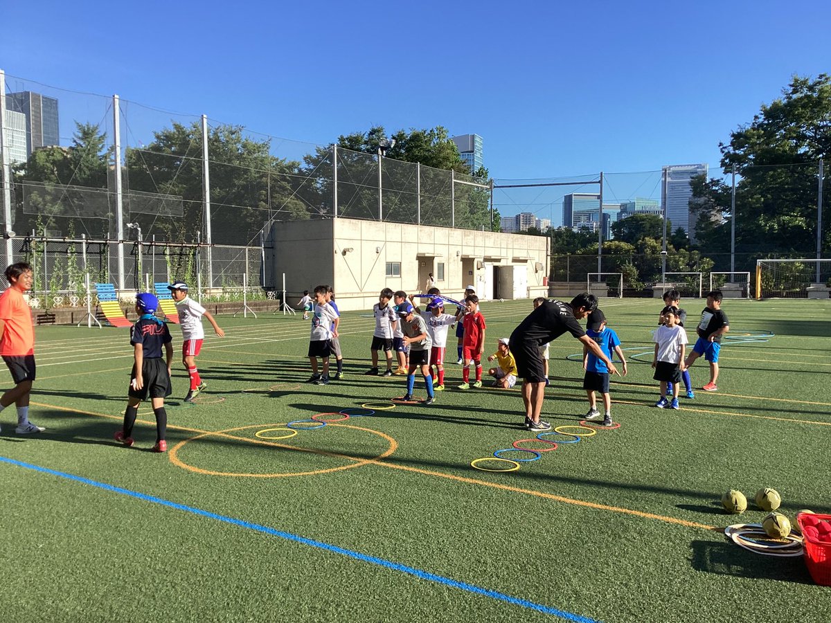 onarimonkickers's tweet photo. 御成門キッカーズスクールは、夏休みも通常通り月曜、金曜夕方16時から開催しています！　

サッカー経験者、未経験者関係なく皆さんの体験募集お待ちしております🔥　

#御成門キッカーズスクール　
#サッカー　
#御成門小学校　
#体験者募集中 https://t.co/P83P3IRRgs