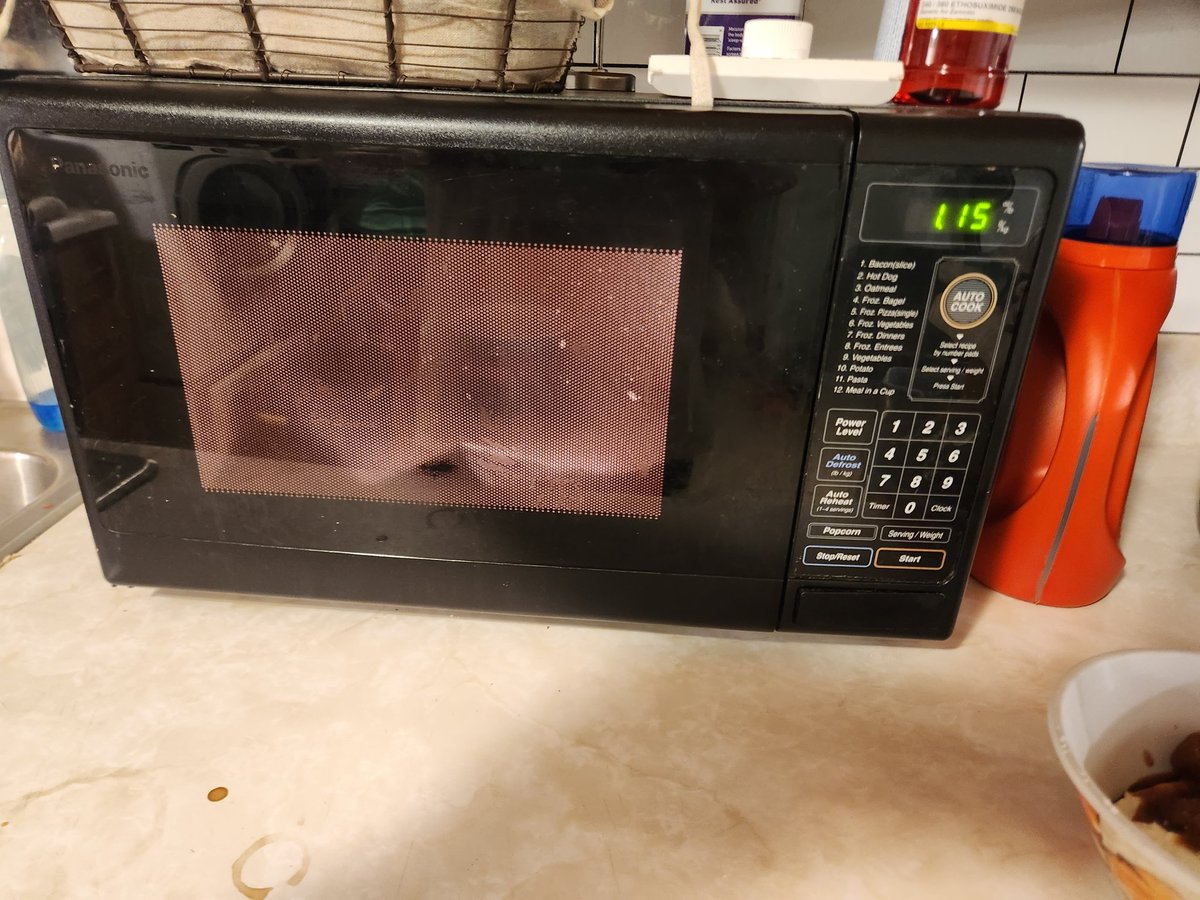 hubster2132's tweet photo. @panasonic 
Had this since I was a kid I'm 32 now. Has to be one of the best microwaves https://t.co/IHewgI0GPn