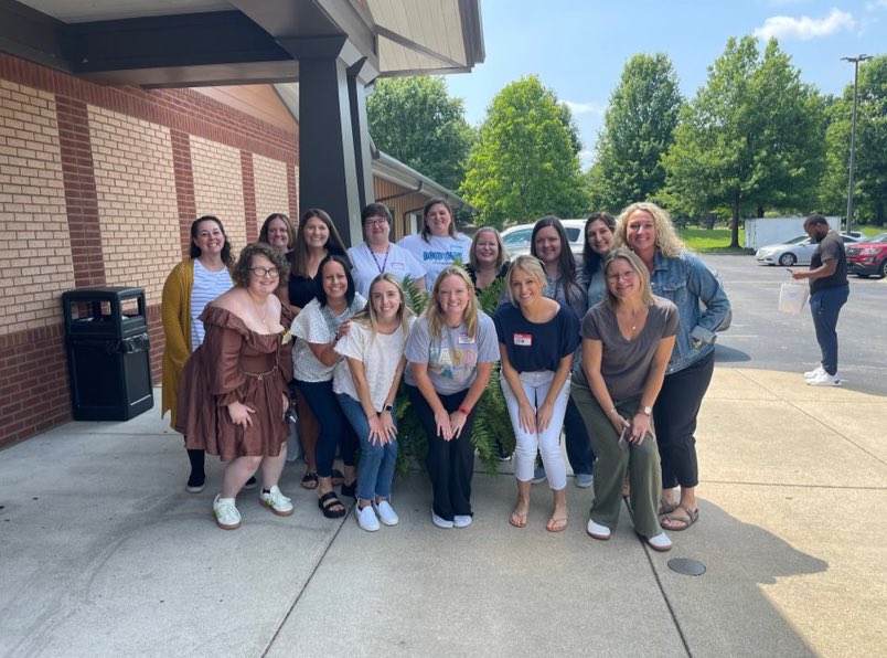 melissadamonb's tweet photo. @rucoschools GYO Cohort Friends! Making it happen! 🍎🚌🖍️ #RCSIgnite2023 https://t.co/7cynzcjFPY