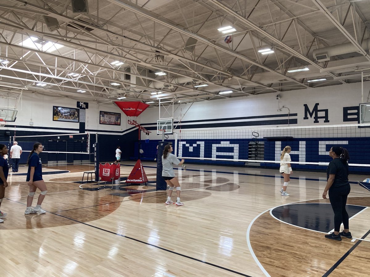 SarahKnott4's tweet photo. Day 1 of volleyball camp for high school girls. Great turnout with girls wanting to learning and brushing up on skills as we prepare for the upcoming season which starts in 7 days #masummer https://t.co/GDcEHzYk4c