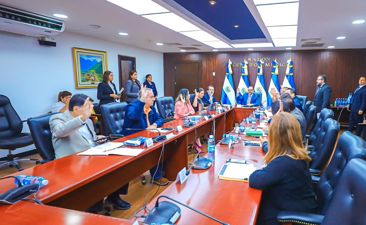 En la #ComisiónPolítica continuamos con las entrevistas a los candidatos para los cargos de magistrados y presidente de la <a href="/CortedeCuentas/">Corte de Cuentas de la República</a> para el período 2023-2026. 

El próximo lunes 7 de agosto retomaremos el proceso.