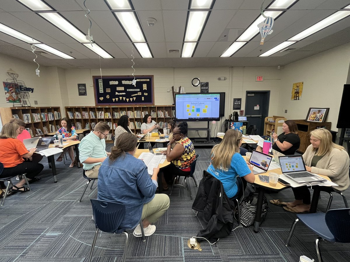 CongareeElem's tweet image. Our school leadership team made great strides today! We are ready to start the school year committed to high levels of learning for all! #PLC #collectivecommitments #mission @LexingtonTwo