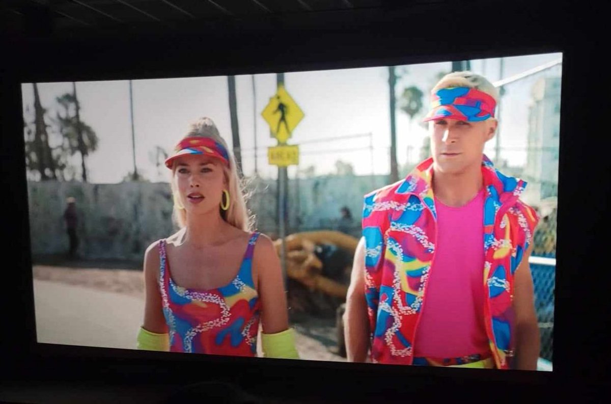 ManneLess's tweet photo. Une soirée cinéma #LeClap 
C'est rare ! 
J'ai beaucoup pensé à toi Nancy (ma soeur)  à nous 👭
#Québec https://t.co/dyIhzgj3iU