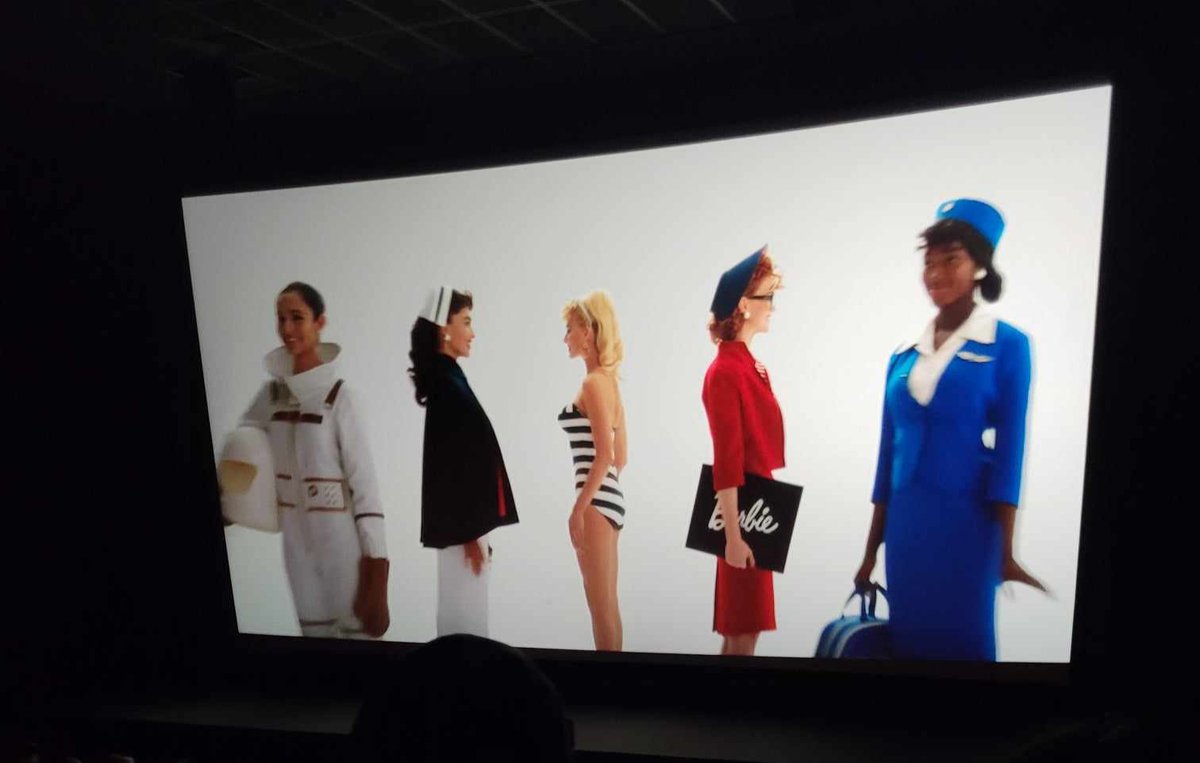 ManneLess's tweet photo. Une soirée cinéma #LeClap 
C'est rare ! 
J'ai beaucoup pensé à toi Nancy (ma soeur)  à nous 👭
#Québec https://t.co/dyIhzgj3iU