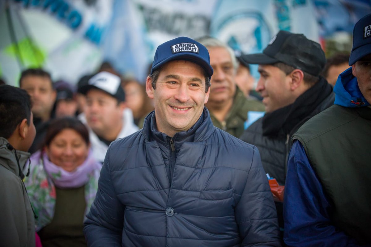 LiliPeraltaCR's tweet photo. Quiero ser Diputada Provincial para acompañar a @luquejuanpablo a gestionar en la Provincia, replicando y mejorando todo lo que se hizo bien en Comodoro y más.

Vos acompañanos con tu voto el domingo.

No decimos qué hay que hacer.

LO HACEMOS.

#ArribaChubut https://t.co/IWNDOehG0Z