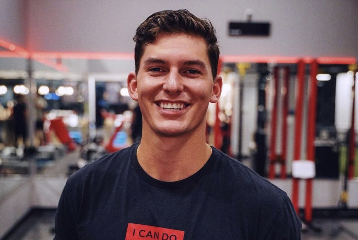 IWatchBachelor's tweet photo. Someone book this man a ticket to Paradise

#thebachelorette #bachelorette https://t.co/8VwzO5s6er
