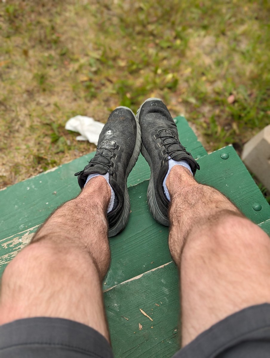 DaddysFeetPics's tweet photo. 10 hours of home reno straight and you know these boys are so smelly 👃 #feet #footfetish #mensfeet #guyfeet #hairy #hairydaddy #stinkyfeet #smellyfeet #manfeet https://t.co/xKLcu2KX0E