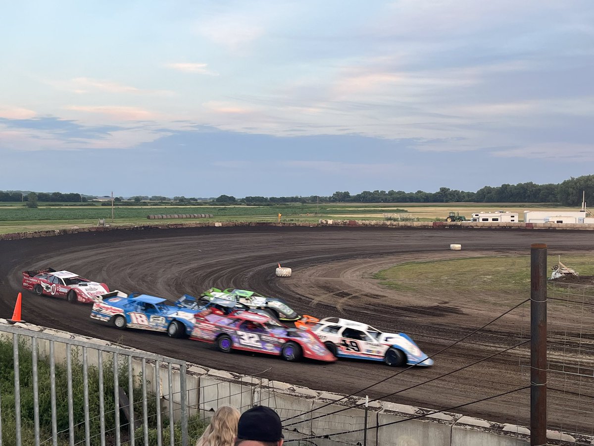 Enjoying a fantastic Dirt Track Monday? Night @xrsuperseries at Norfolk Nebraska’s #OffRoadSpeedway
Stacked heat here- @TheFast49 @BobbyPierce32 @Terbo_91 @TimMccreadie and @chasejunghans18 all up on the wheel battling for $100k payday tomorrow. I❤️ Dirt Late Models. #LifeIsGood
