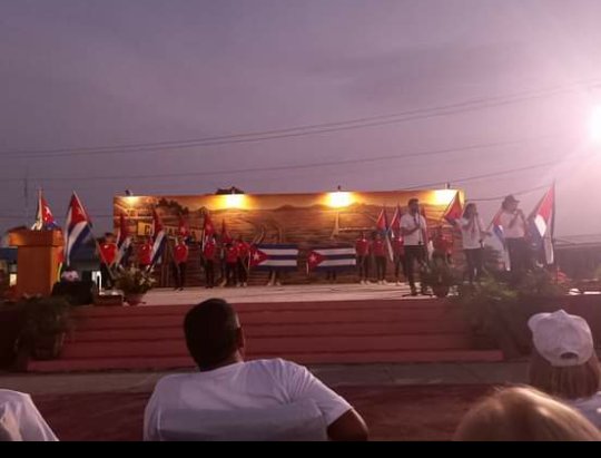 FermandesTaimi's tweet photo. Y cuando la tarde caía en #Caimanera , #Guantanamo  #Cuba 
todavía sonaba un 26 de Julio #ConTodosLaVictoria https://t.co/9Ef24iAd2Q