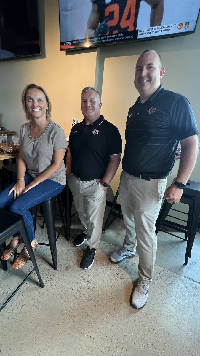 ForsythCHS's tweet photo. After a full day of introducing our new teachers to FCHS, some time to connect and unwind was in order! Thank you to The Well at The Cumming City Center for providing the perfect location for our “family” get together! #fchsconnect #FocusOntheGoodInLife https://t.co/qoHMSgT33y