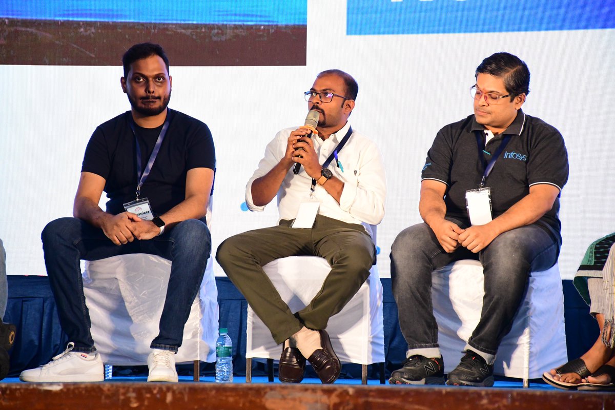arulselvan_net's tweet photo. Attended the @kcdchennai event last Saturday. Thanks to the organizers @senthilrch , @kannanvanniaraj, @Gayathri_RJ, @manikandank276, Mohan Muthukumar, @vasudevpavithra, Veera Ashok C. During panel discussions, I'd the privilege of collaborating with industry experts🙌 #kcd https://t.co/4fGbCAIhY0