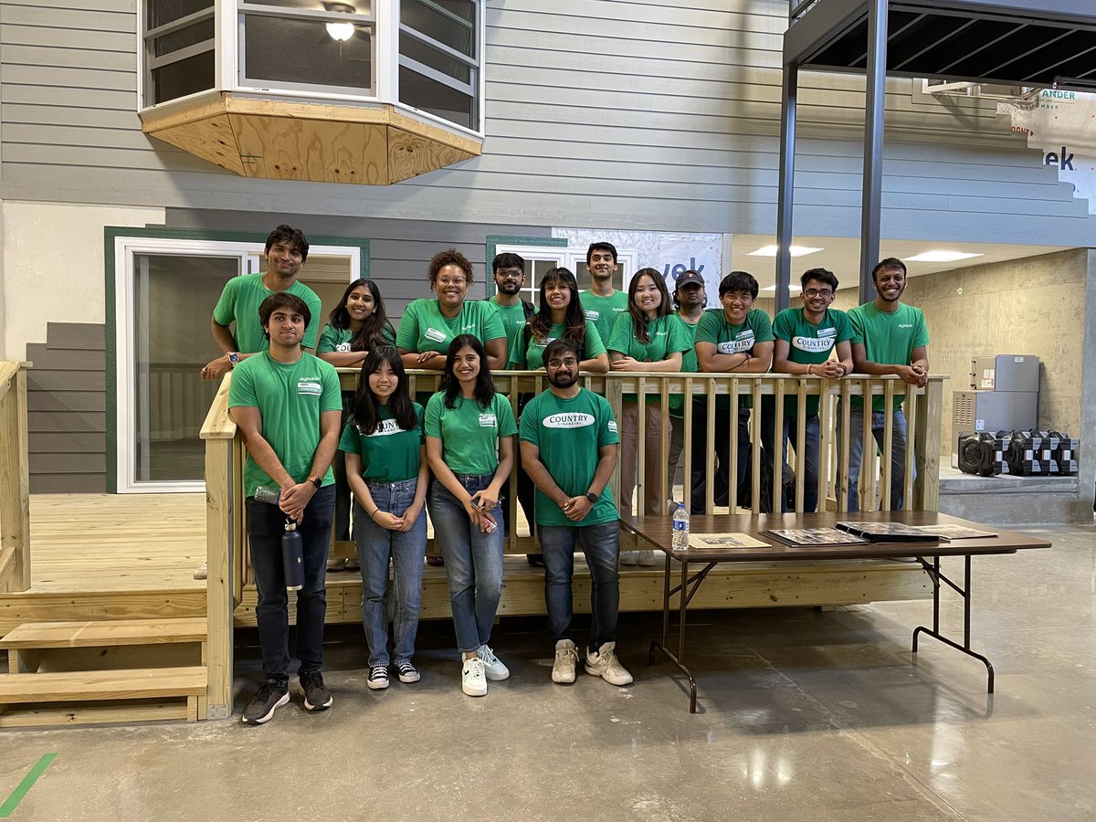JuliaAtCOUNTRY's tweet photo. Great day today at the @hellocountry home office. 😀 The DigitaLab #interns participated in a #Lego team building activity with the corporate summer interns and also got a tour of the #claims house! @UIResearchPark @UofIllinois @workatcountry https://t.co/srwBH89tm8