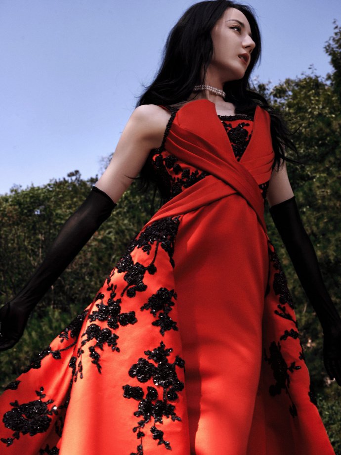 นี่ไงงชุดที่อลิ้ดสปอยกันวันัน้นอะะแล้วหลายคนนึกว่าชุดงาน 1664หรอ จริงๆมันคนละงานจ้าา อิอิเป้นงะะะเร่อปาใส่แล้วแส่บเว่อ

#ตี๋ลี่เร่อปา