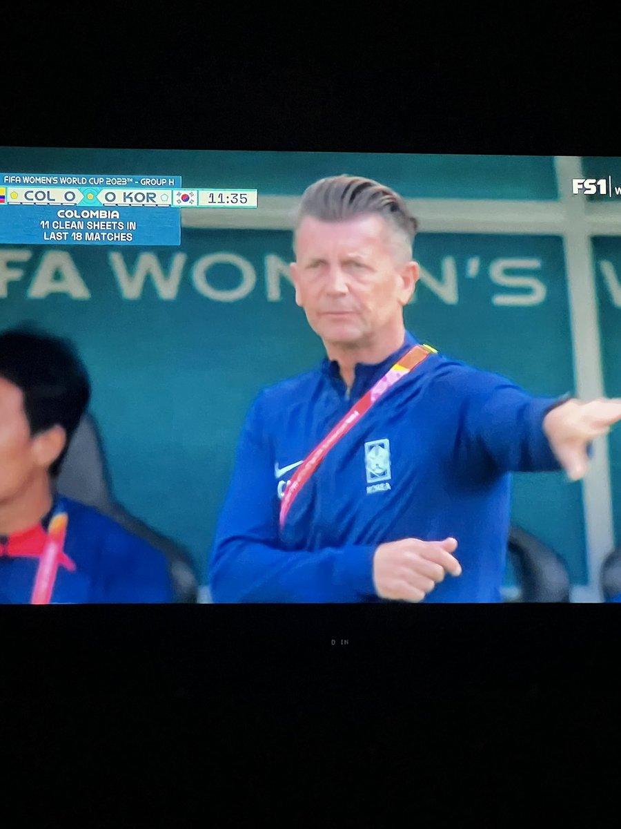 dreywarren's tweet photo. @MenInBlazers I feel like he’s aggressively rubbing this hairline in my face #WWC2023 https://t.co/QQ0SRomqgT