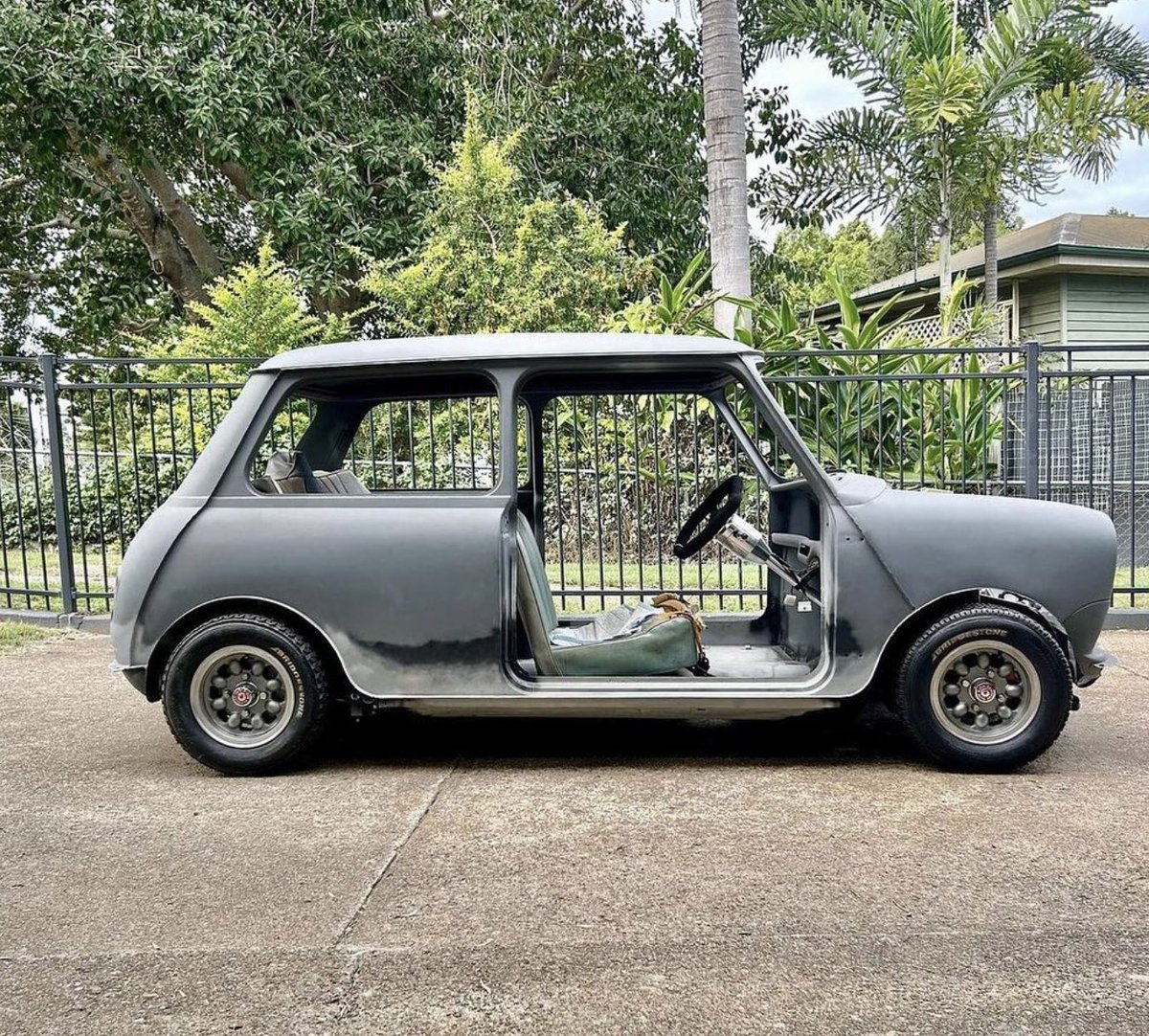 What's the first thing you would do on this build?

🩶 @deluxe.with.a.twist

#ukminis #mini #classicmini #classicminis #originalmini #carsofinstagram #mk1mini #mk2mini