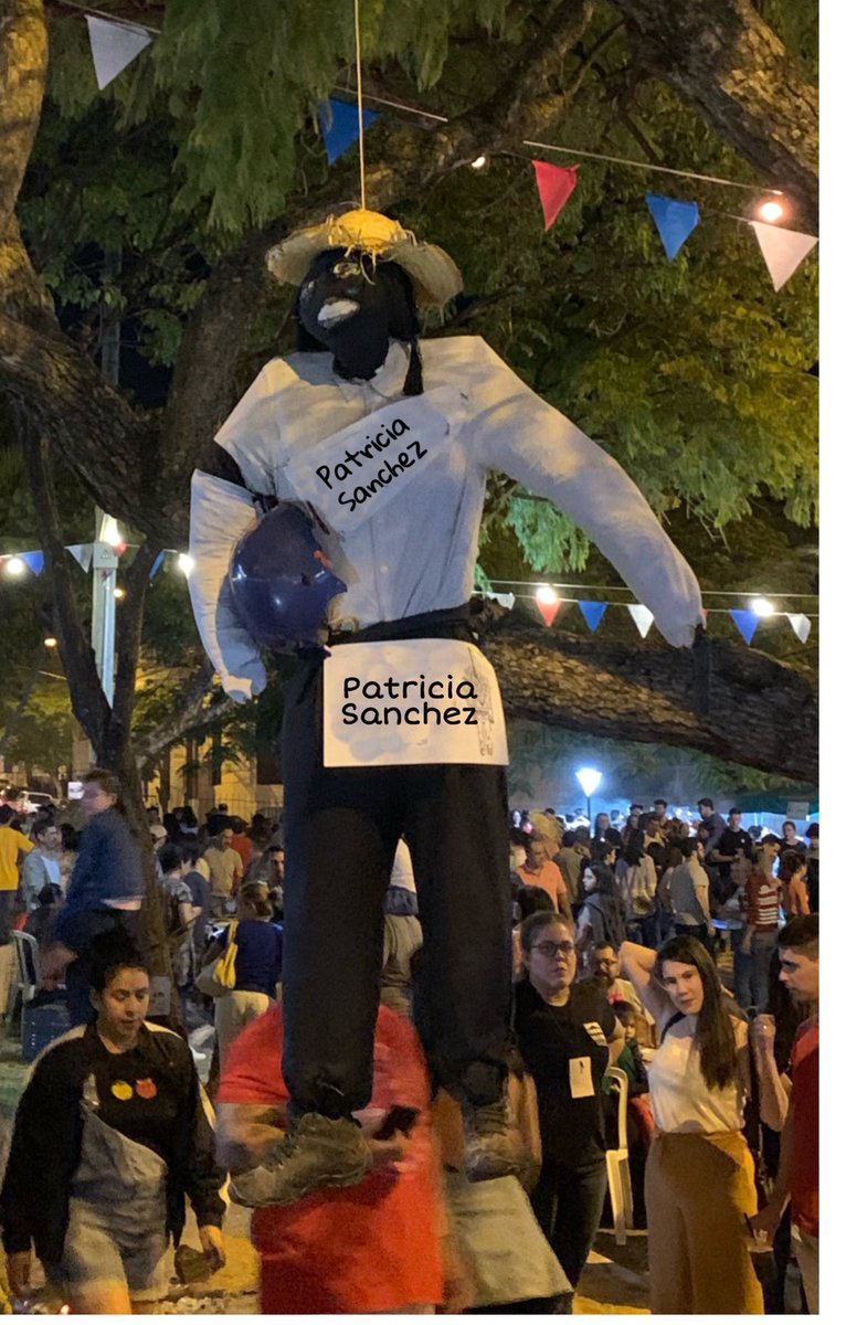natrramirez98's tweet photo. Gaby ya se había preparado para dormir, pero al escuchar ese guaraní maravilloso se levantó otra vez y ahora ambas estamos https://t.co/DQhSIhyPSE