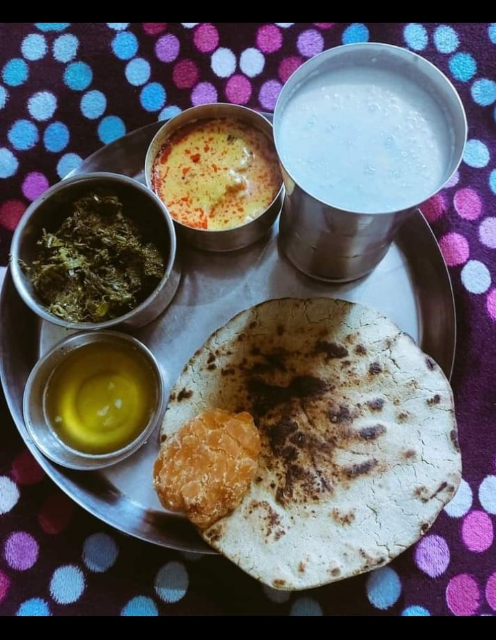 Rrohit111's tweet photo. Nothing can match this traditional thali of ours full of lassi ,makki ka todda ,kadam ka saag and much more.....This is not a thali but an emotion .
#paddariThali
#UniqueThali
@PaddarM
@PoojaThakur__
@_MandeepTweets
@AryanAjayRajni3 https://t.co/Tk3YX7SQfh